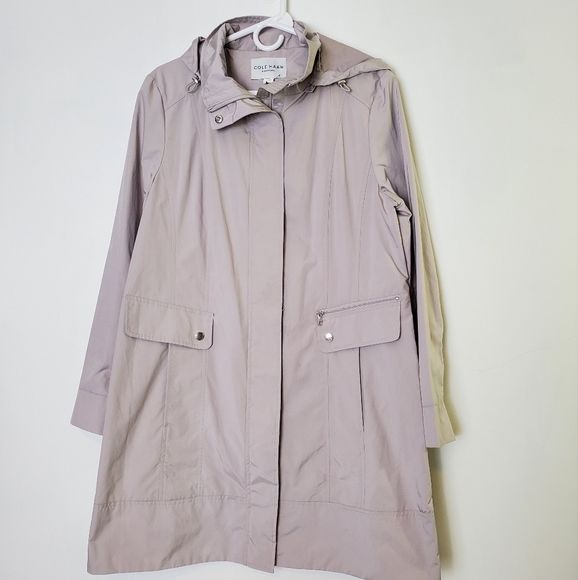 Cole Haan Signature Packable Rain Jacket - Picture 2 of 9